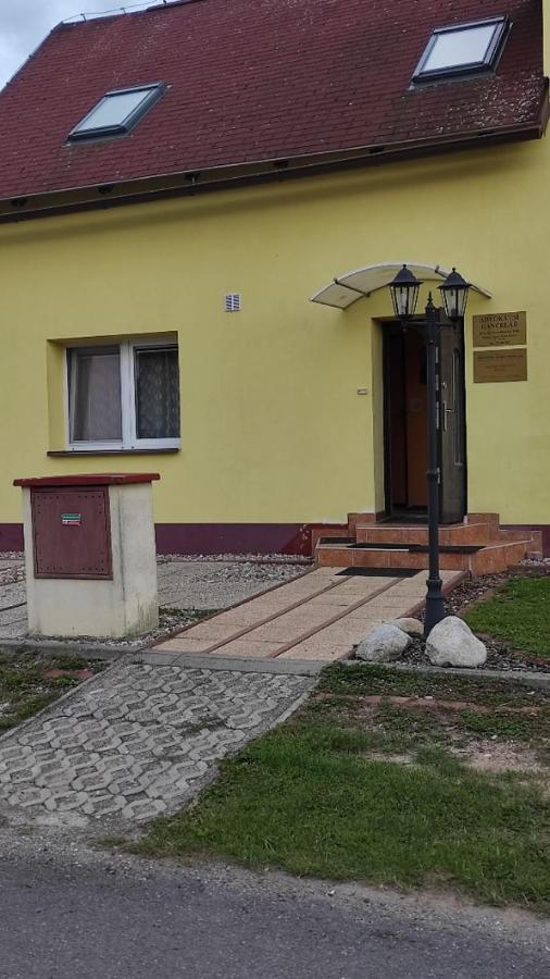 Apartmány Šárka Újezd u Hradce Králové Hradec Králové Exterior foto